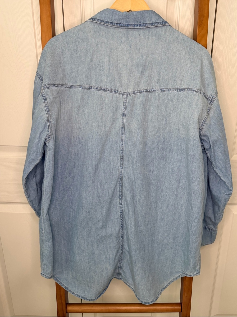 Sofia Vergara Chambray Button Down Shirt Light Wash Denim Large - Picture 5 of 6
